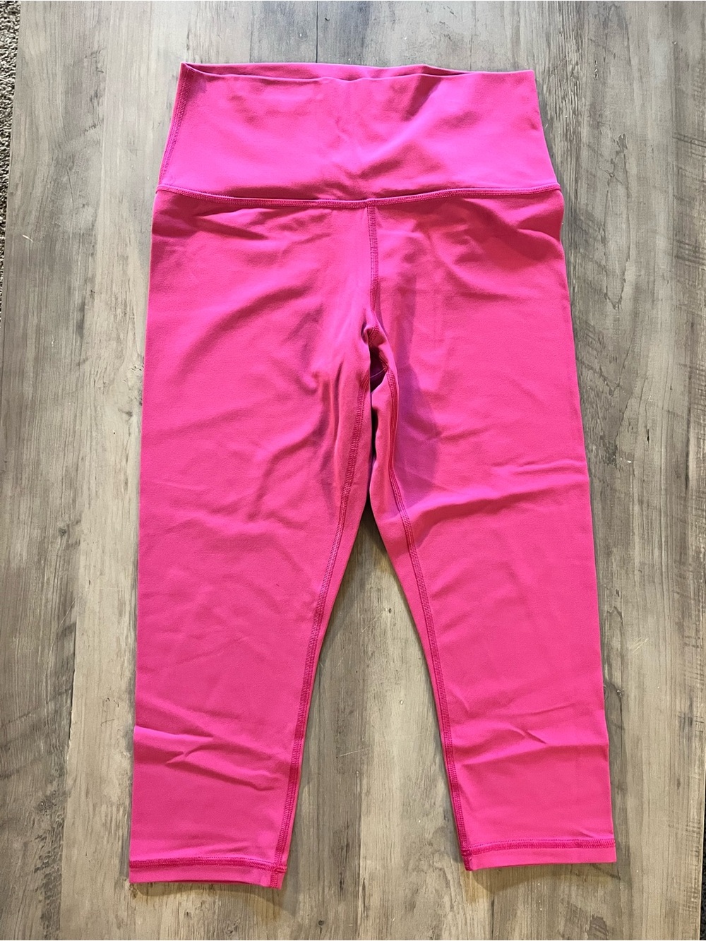 Athleta Transcend Capris Size Medium Iceplant Pink